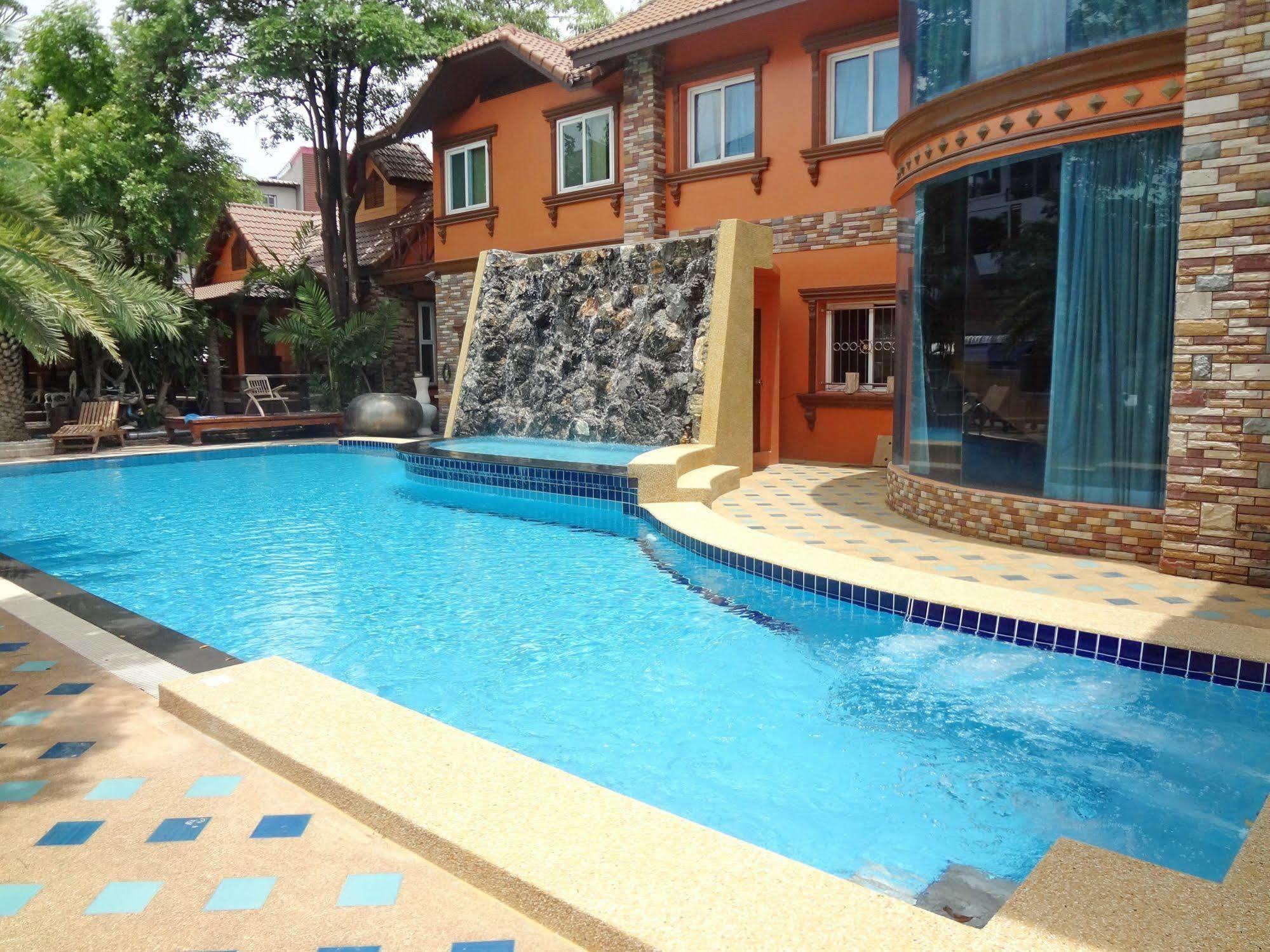 Khunsri Resort Art Boutique Hotel Pattaya Esterno foto
