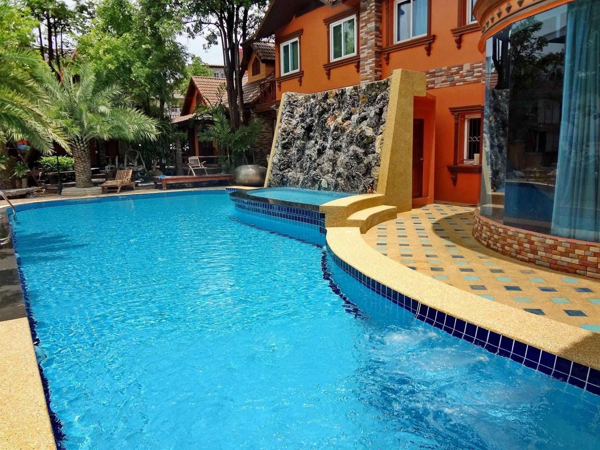 Khunsri Resort Art Boutique Hotel Pattaya Esterno foto